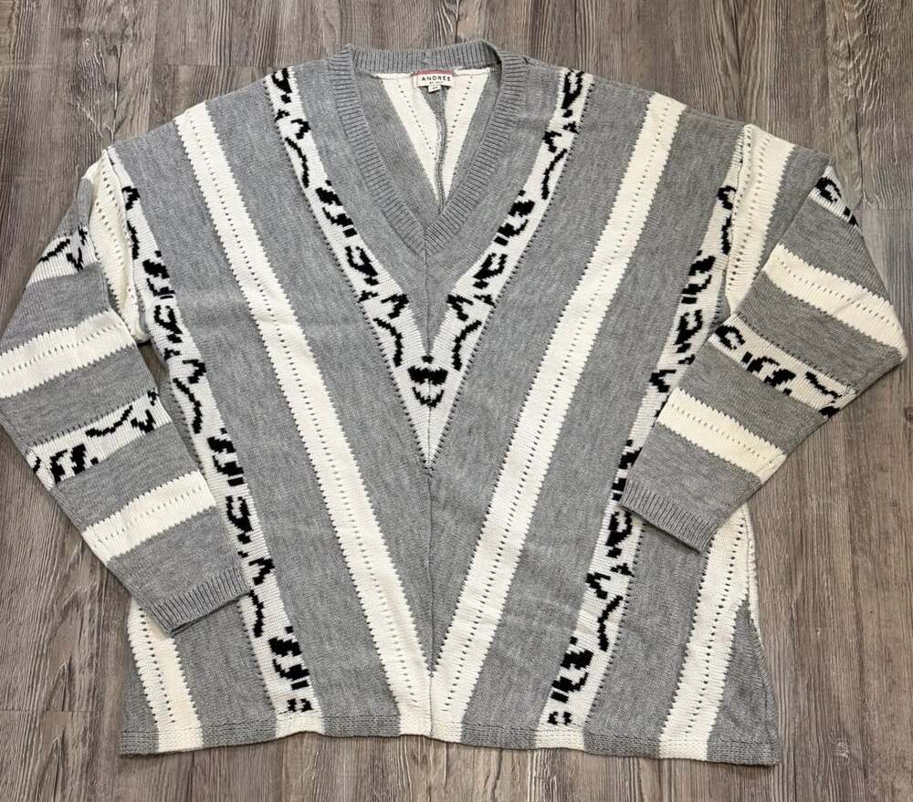 Andree By Unit Sweater Size 2X Gray White V-Neck Striped Knit